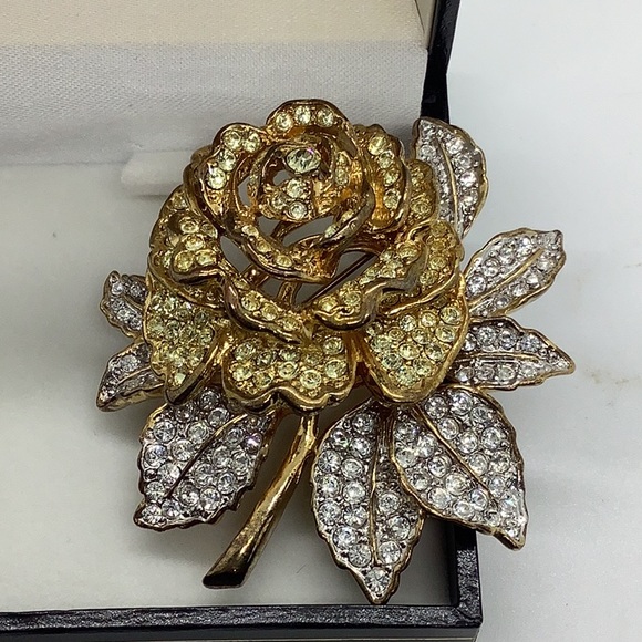 Kenneth Jay Lane Jewelry - Beautiful Kenneth J lane Rhinestone brooch still in the box